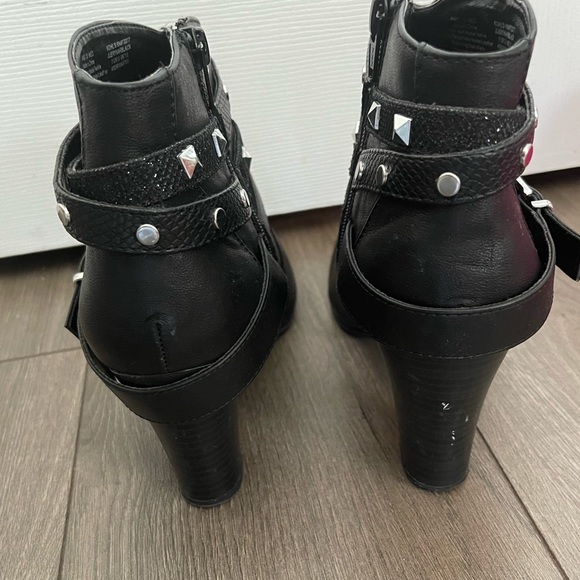 JLO Black studded booties - Picture 3 of 6